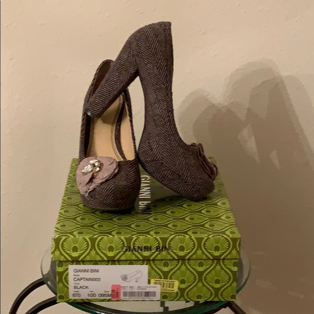 Beige and Brown Heels 👠